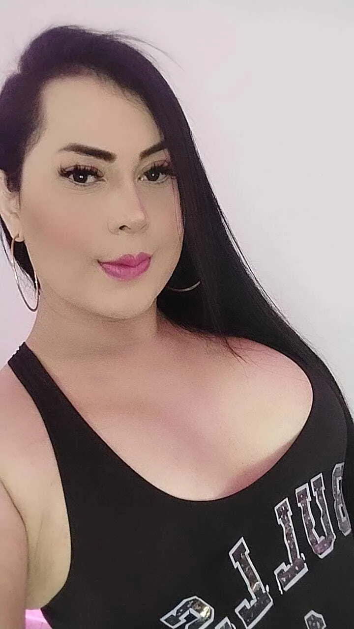 Live sex webcam photo for ShenoaRose #5564681