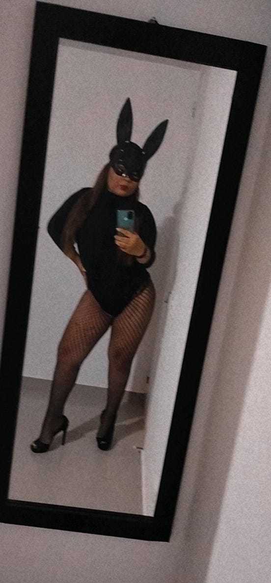 Live sex webcam photo for ShenoaRose #2755196