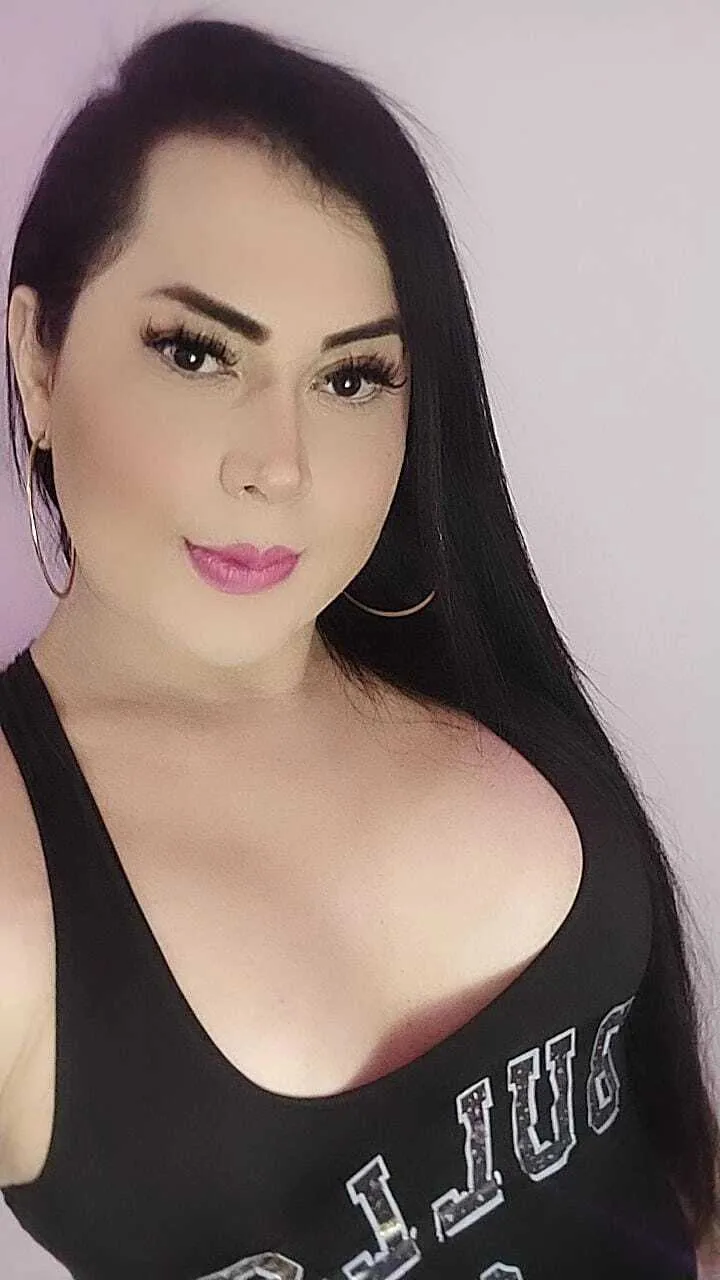 Live sex webcam photo for ShenoaRose #5564682