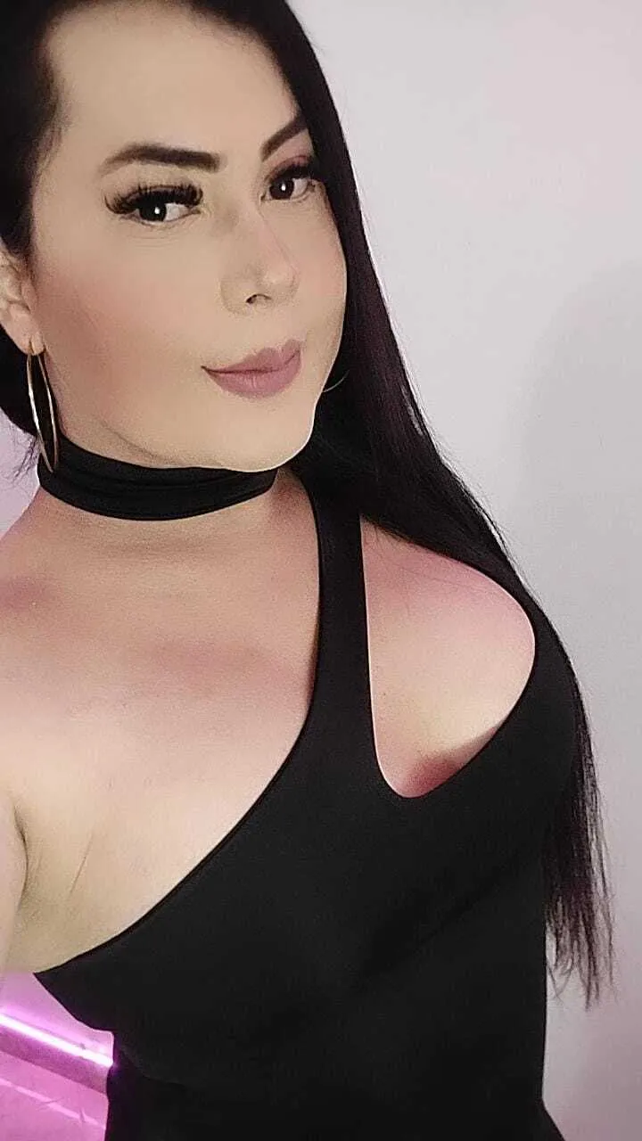 Live sex webcam photo for ShenoaRose #5564684