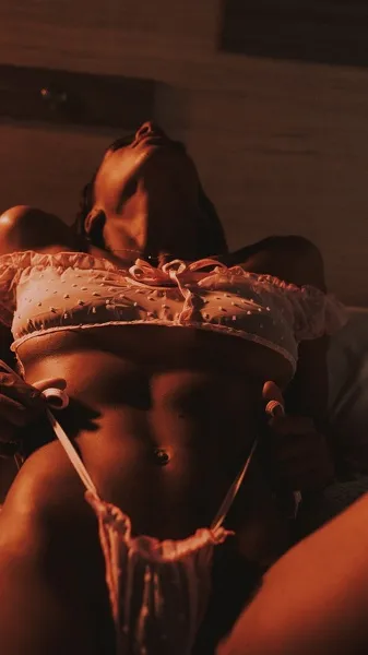 Live sex webcam photo for Amber_Grant #7398777