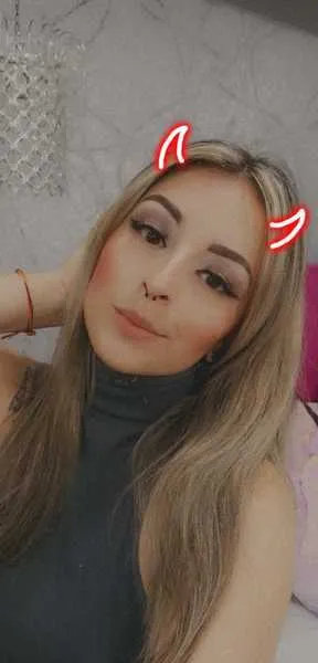 Live sex webcam photo for JuliethCooper #2943088