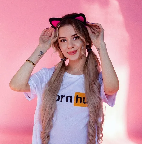 Live sex webcam photo for AlinaVibeMe #2378677