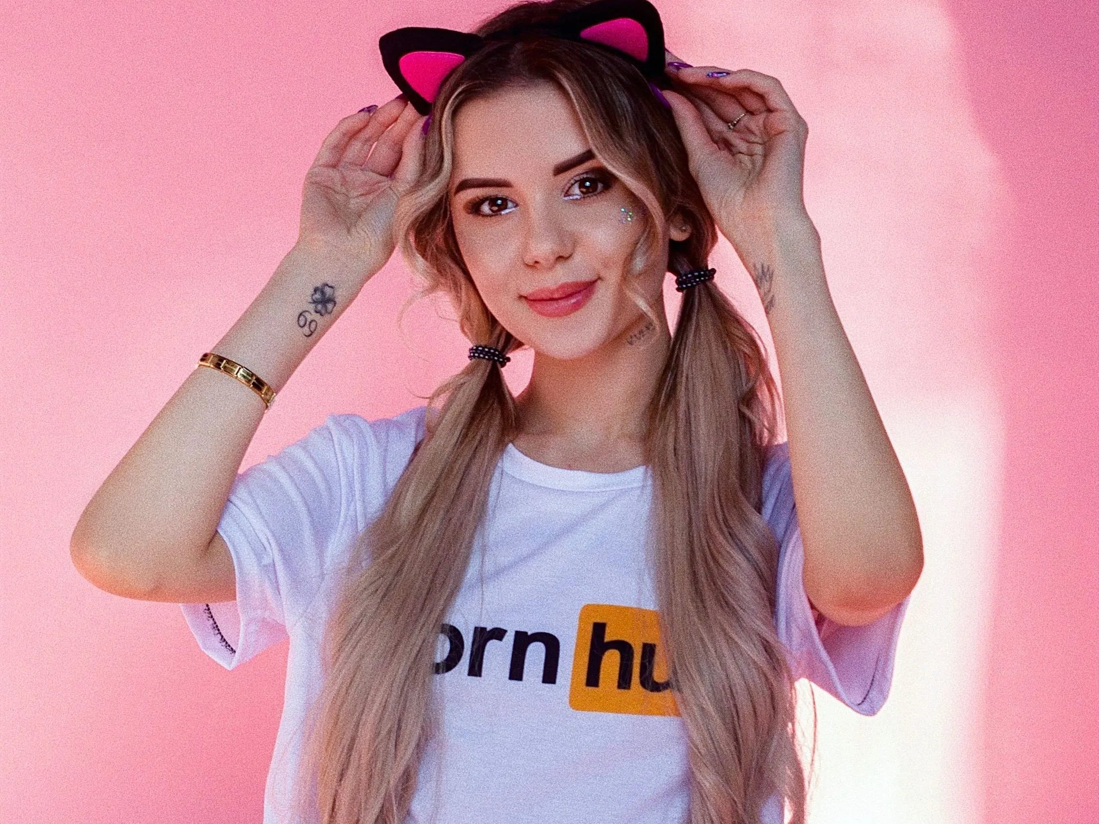 Live sex webcam photo for AlinaVibeMe #2517485