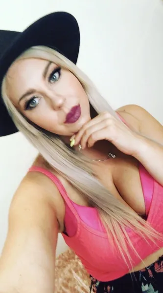 Live sex webcam photo for BeccaMoore4U #2032419