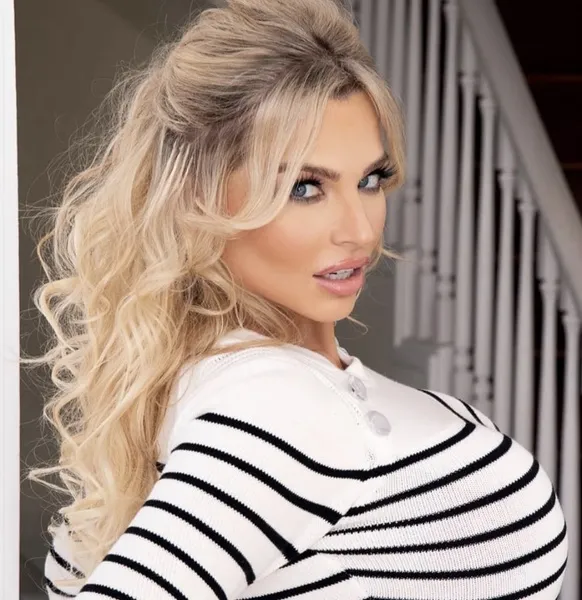 Live sex webcam photo for Katy_Ann_XO #2268763