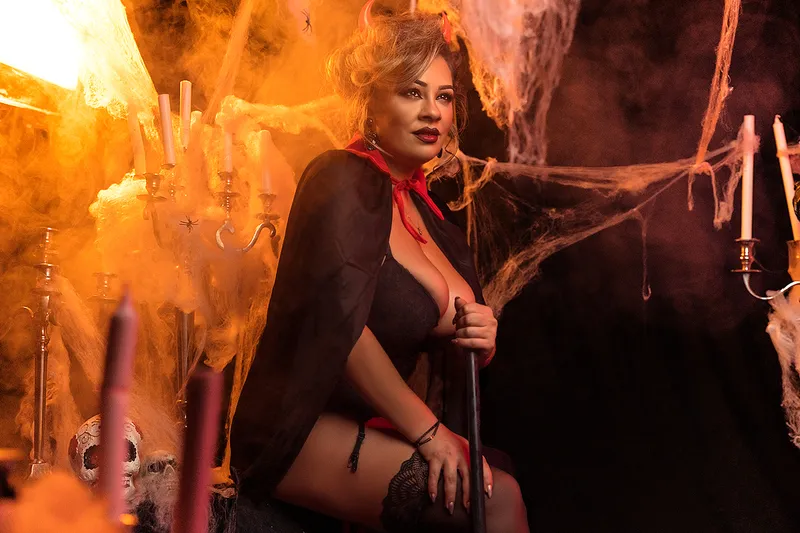 Live sex webcam photo for HeidiJohnston #3645055