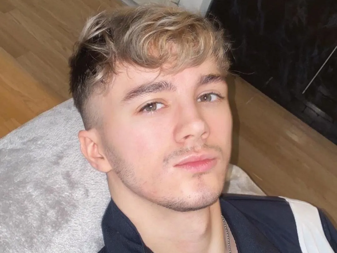 Live sex webcam photo for JamesBeau #3911561