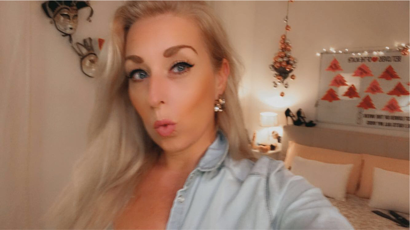 Live sex webcam photo for LisaXLuscious #2880262