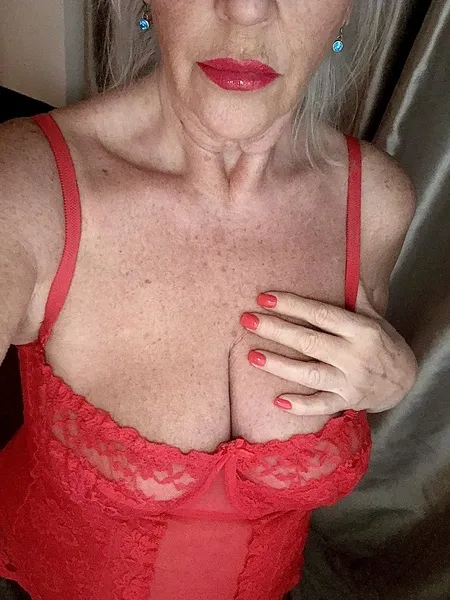 Live sex webcam photo for MelissaMature #3139829