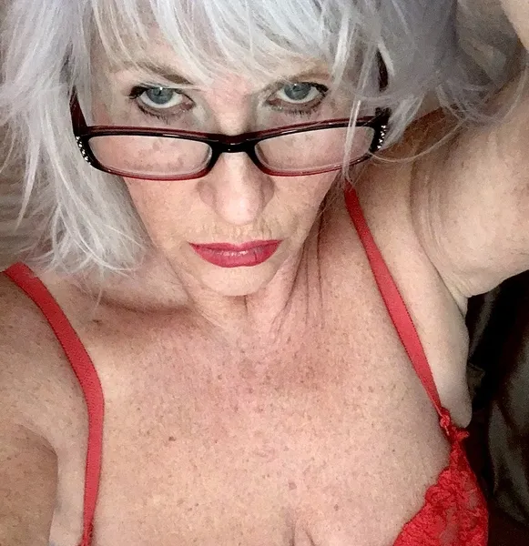 Live sex webcam photo for MelissaMature #3139834