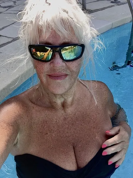 Live sex webcam photo for MelissaMature #1705292