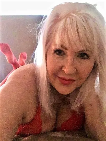 Live sex webcam photo for MelissaMature #1705273