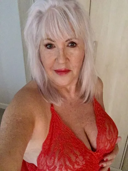 Live sex webcam photo for MelissaMature #1705271