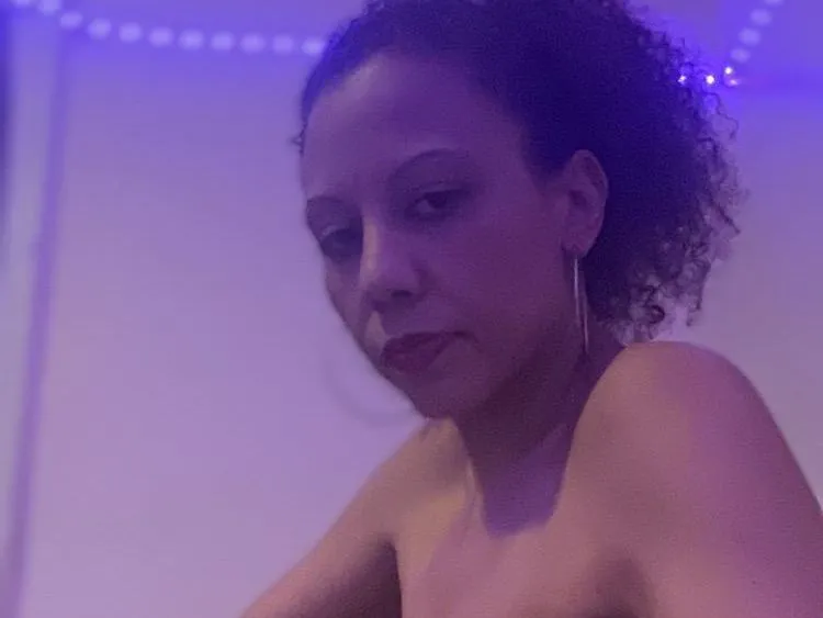 Live sex webcam photo for Puddledpeaches #5788581