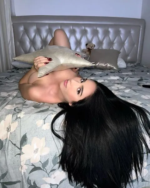 Live sex webcam photo for IsabellaGomezz #3251935