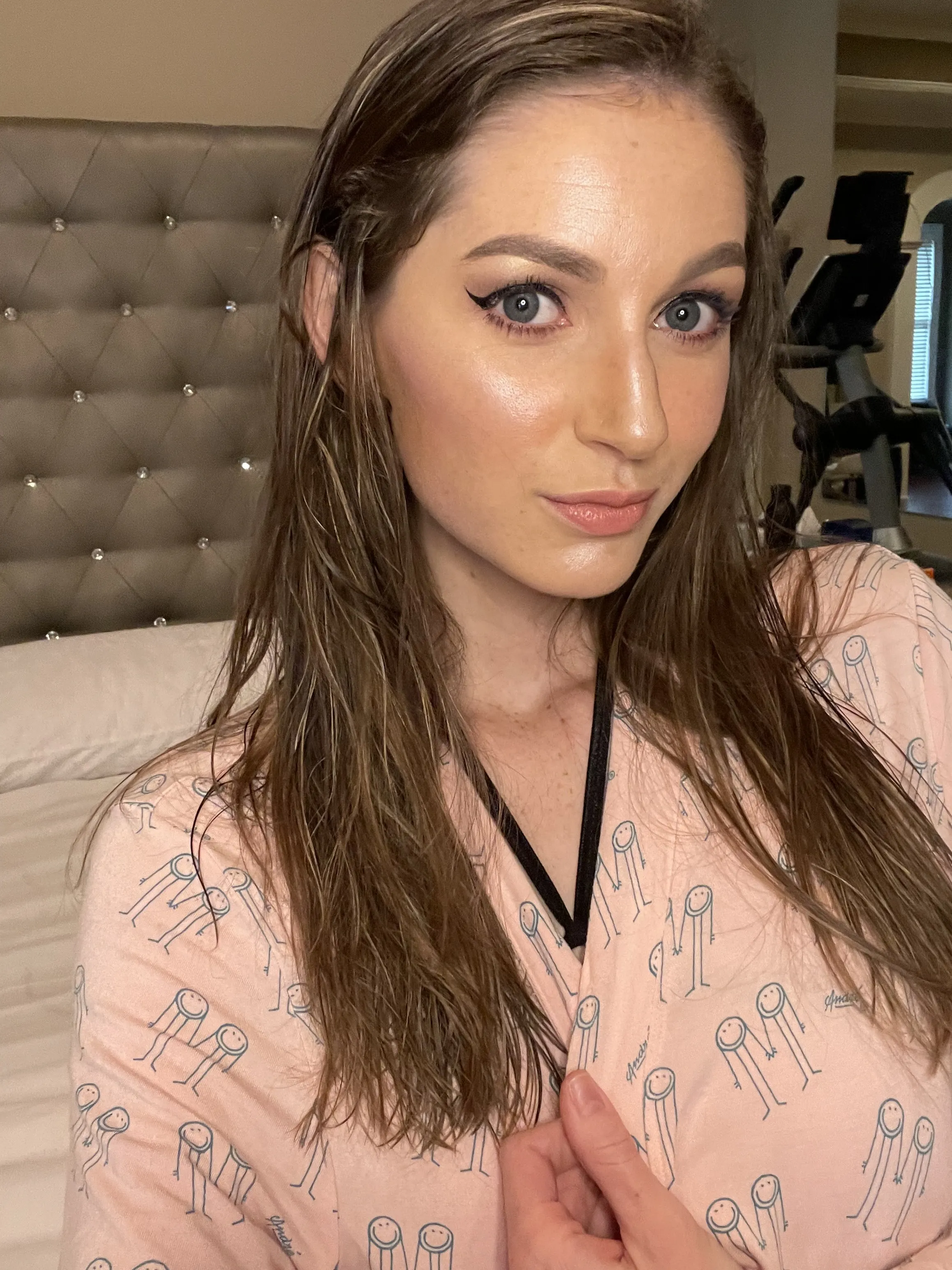 Live sex webcam photo for lucy_aura #7783192