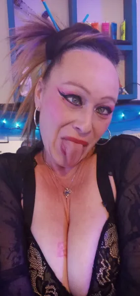 Live sex webcam photo for Kittysogood21 #1746342