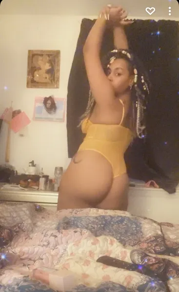 Live sex webcam photo for StarrLovee #3716195