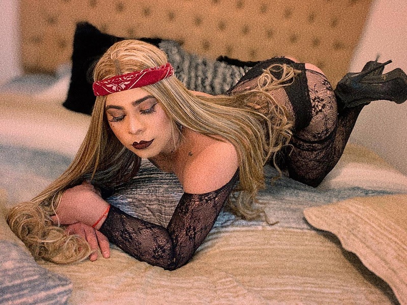 Live sex webcam photo for DollShemale18inchs #2105103