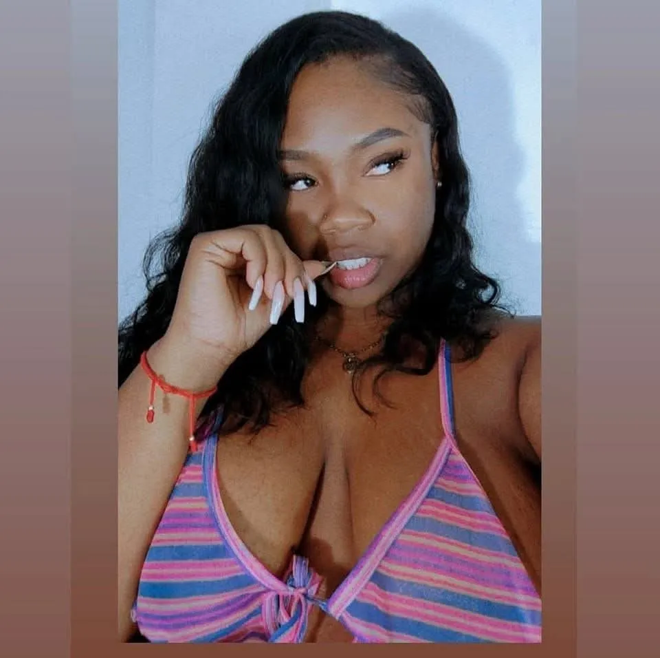 Live sex webcam photo for melanny_burgos #8281664