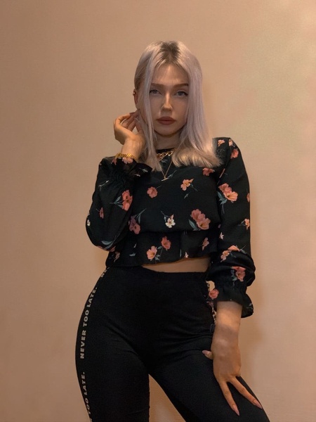 Live sex webcam photo for RomanticQueen #2256632