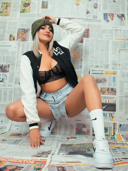 Live sex webcam photo for IzzieJohnsS #3092080