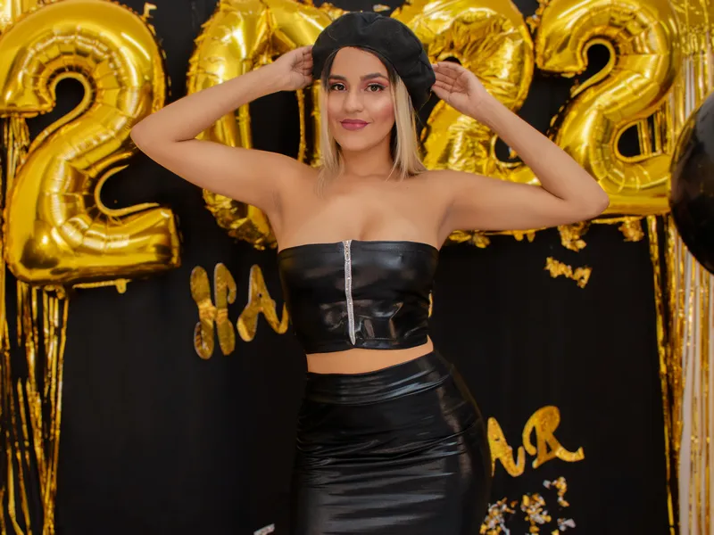 Live sex webcam photo for IzzieJohnsS #2885014