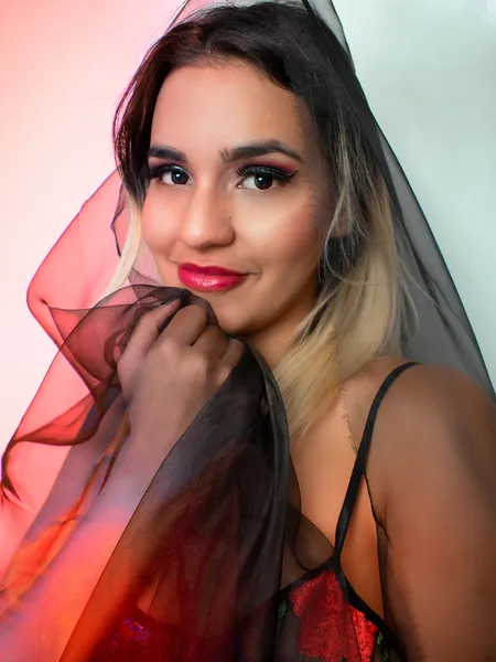 Live sex webcam photo for IzzieJohnsS #2936000