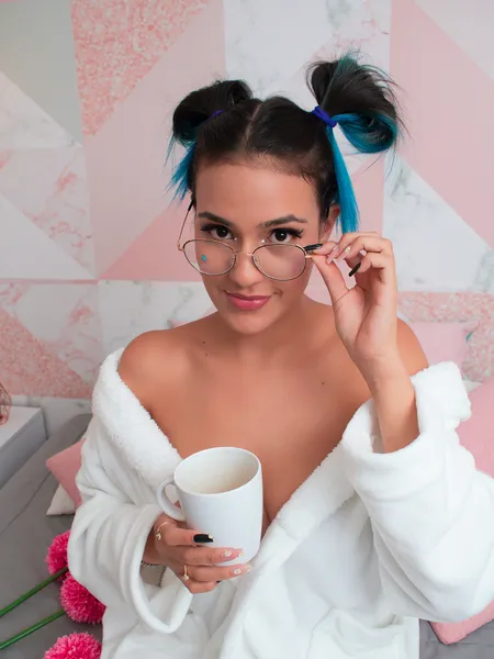 Live sex webcam photo for IzzieJohnsS #3173411