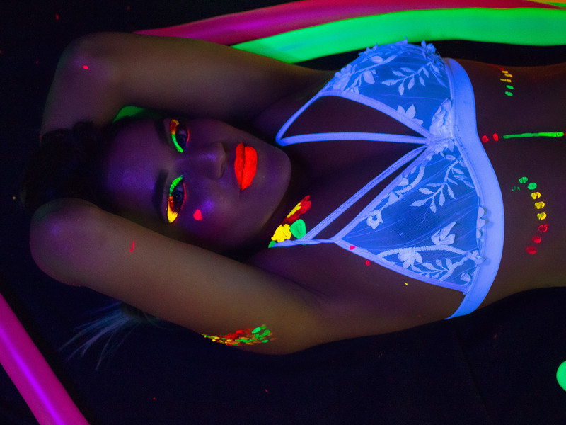 Live sex webcam photo for IzzieJohnsS #2751560