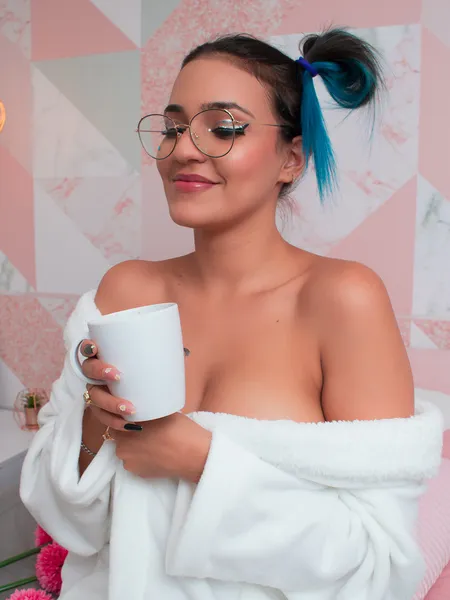 Live sex webcam photo for IzzieJohnsS #3173413