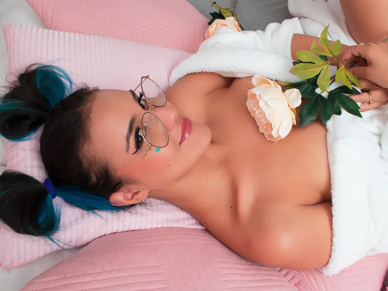 Live sex webcam photo for IzzieJohnsS #3173414