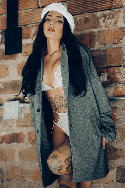 Live sex webcam photo for AlmaWest #2378183