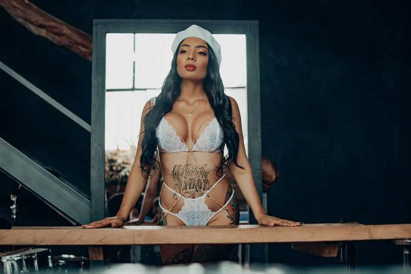 Live sex webcam photo for AlmaWest #2378157