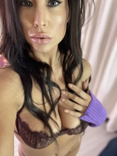 Live sex webcam photo for itsdanilynn #2681088