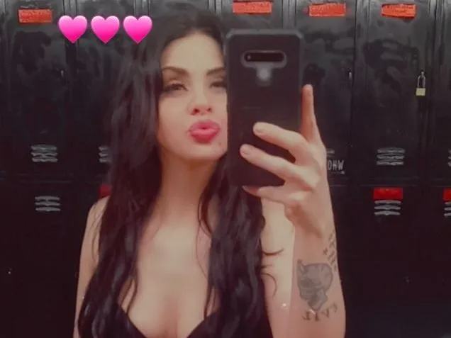 Live sex webcam photo for LunaLovesYOUbaby #4001374