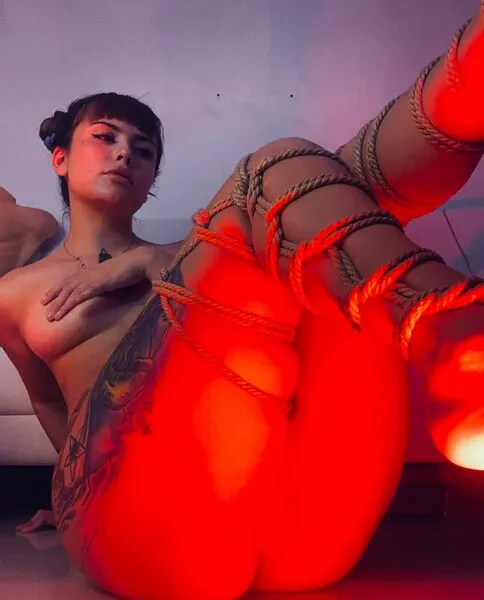 Live sex webcam photo for SaraVipper #4265469