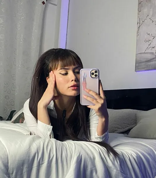 Live sex webcam photo for SaraVipper #5435904