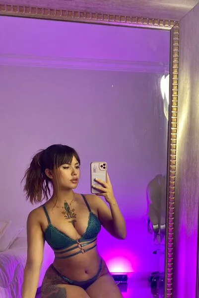 Live sex webcam photo for SaraVipper #5606901