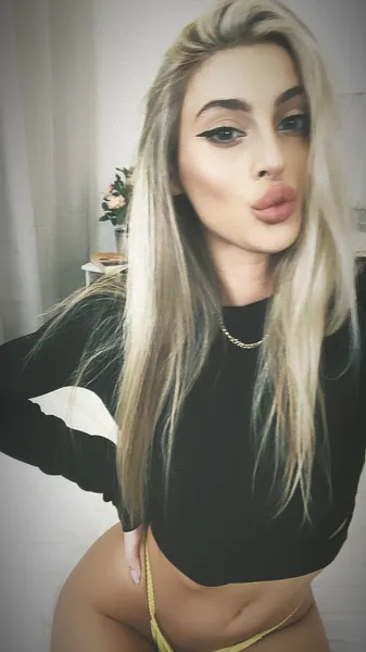 Live sex webcam photo for KaliVXX #2050271