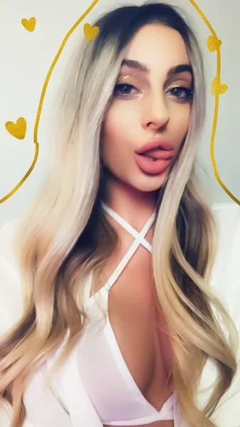 Live sex webcam photo for KaliVXX #2050268