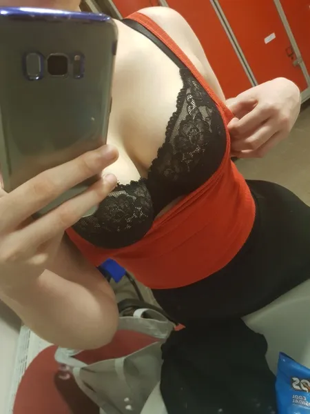 Live sex webcam photo for RosePxoxo98 #1853692