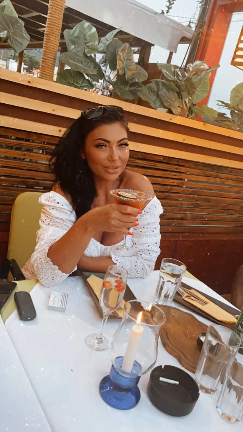 Live sex webcam photo for RenataHerrera #7769310