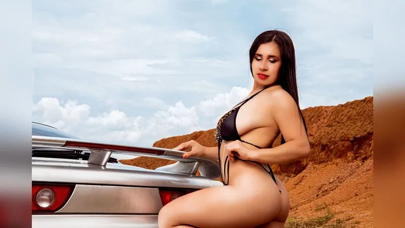 Live sex webcam photo for IsabellHeat #2672818