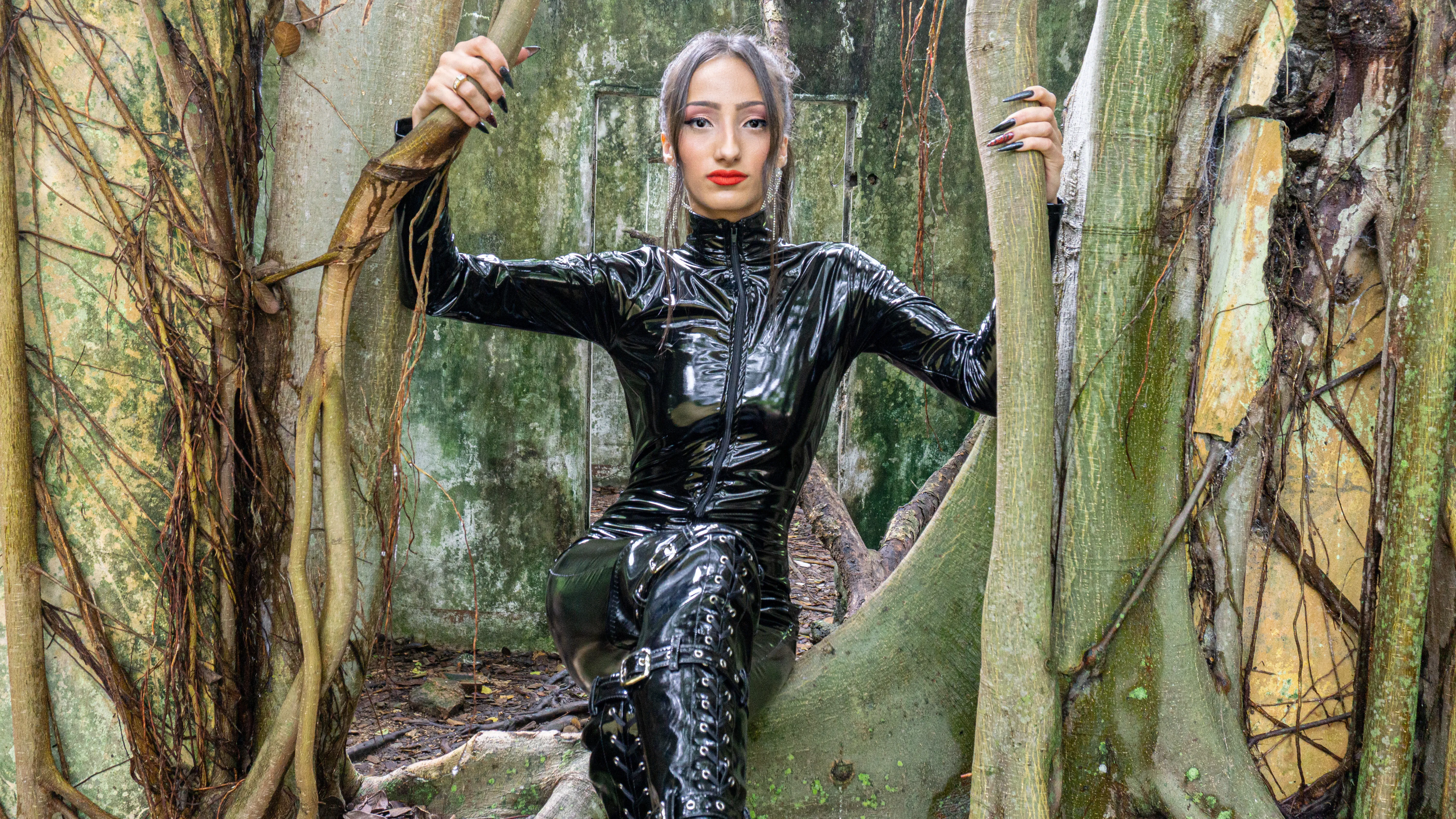 Live sex webcam photo for SarahThomson #7384112