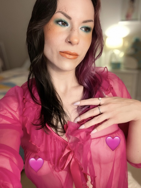 Live sex webcam photo for YourHolyTemple #5710903