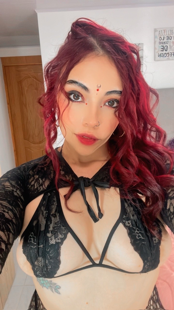 Live sex webcam photo for Miss_Lu #8736679