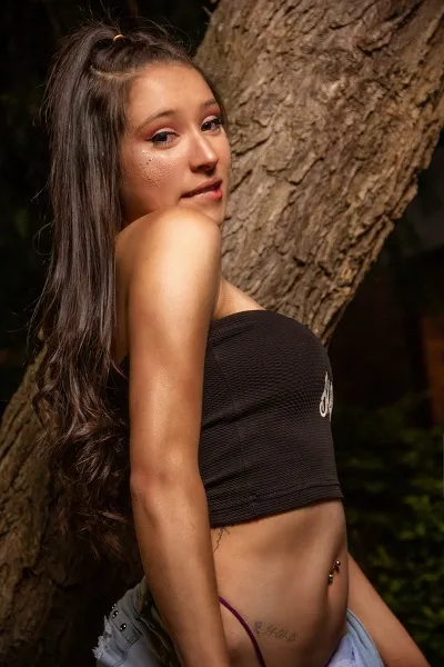 Live sex webcam photo for EllieVelveth #1937636