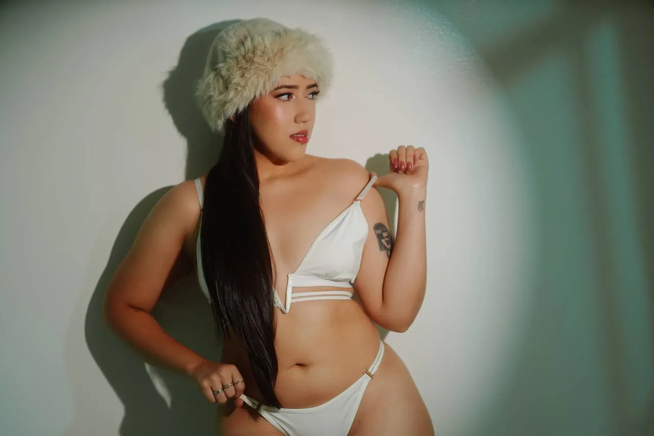 Live sex webcam photo for AuroraShyrzt #8601854